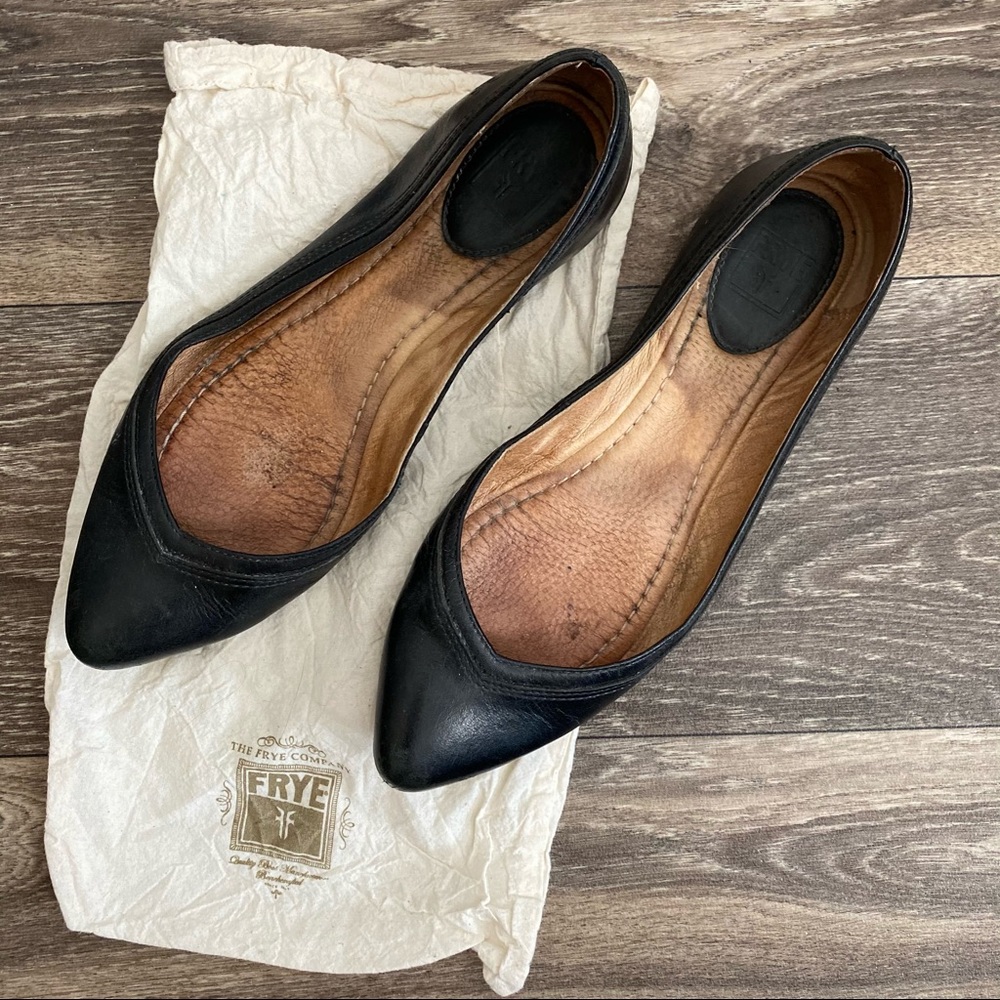 FRYE Pointed Black Leather Flats *Flawed* 8
